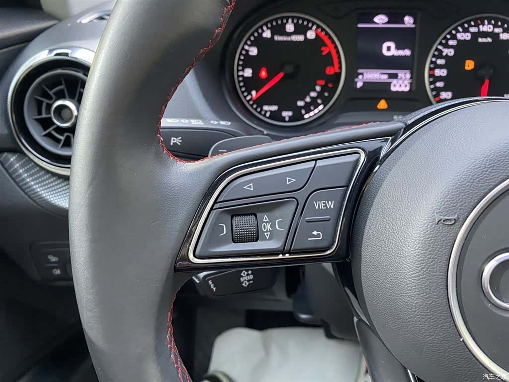Audi Q2L, 2023 18