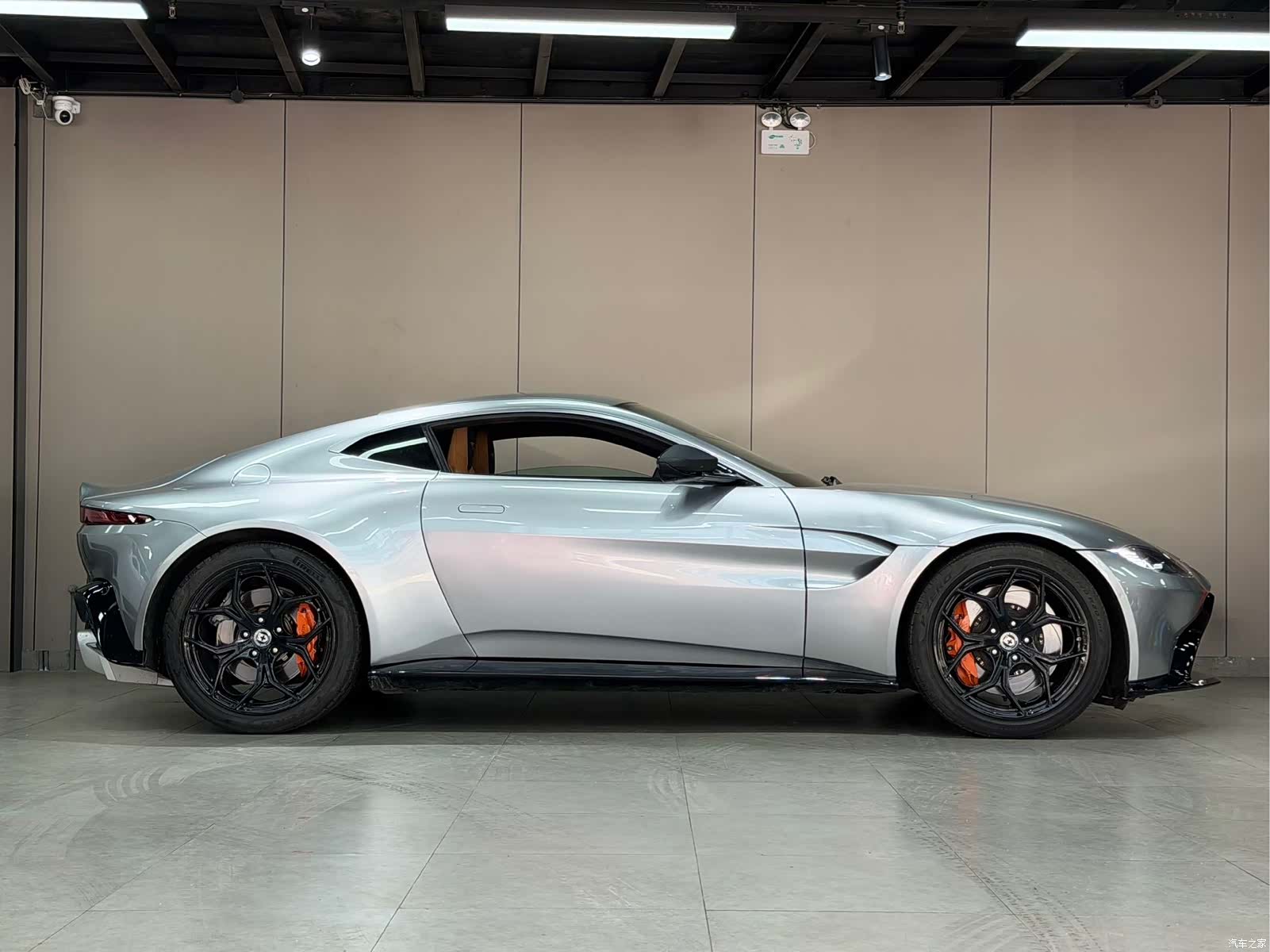 Aston Martin Vantage, 2019 7
