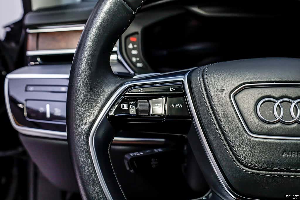 Audi A8L, 2022 28