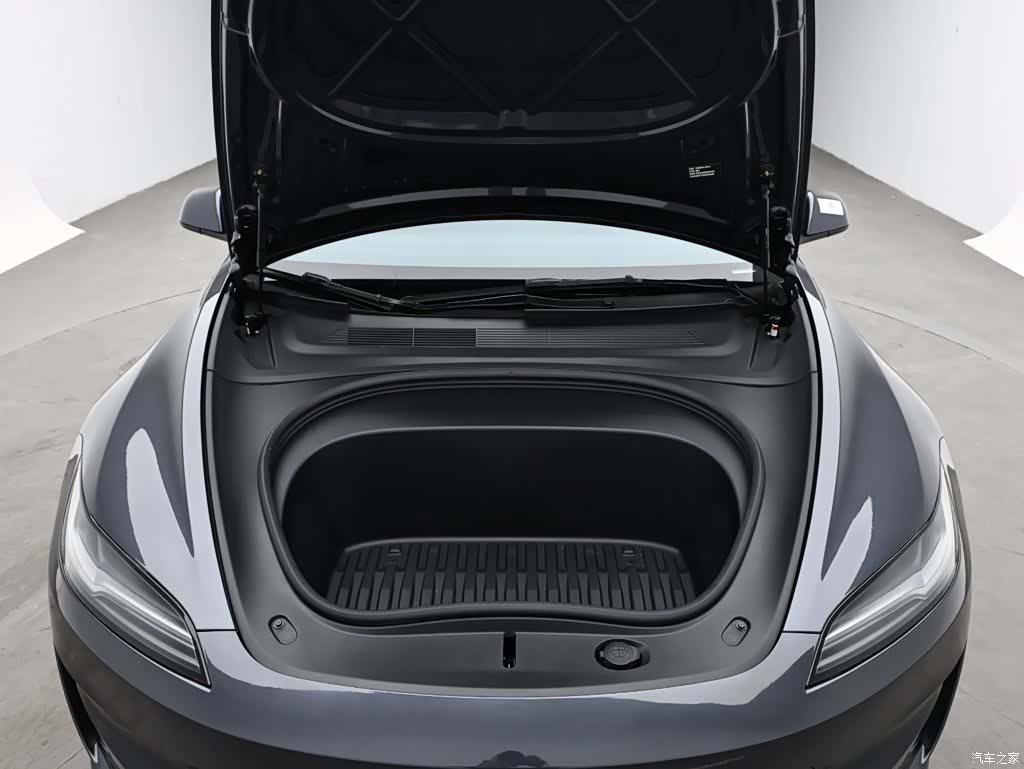 Tesla Model 3, 2025 17
