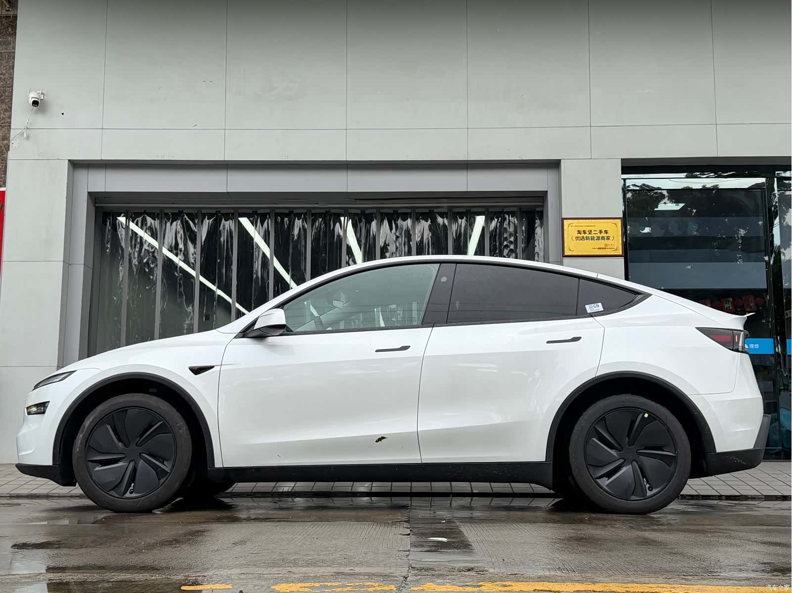 Tesla Model Y, 2025 все фото