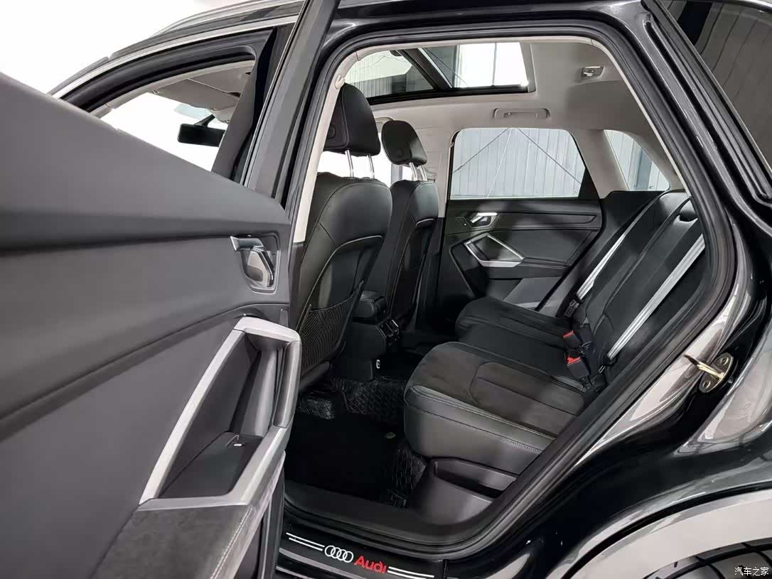 Audi Q3, 2022 10