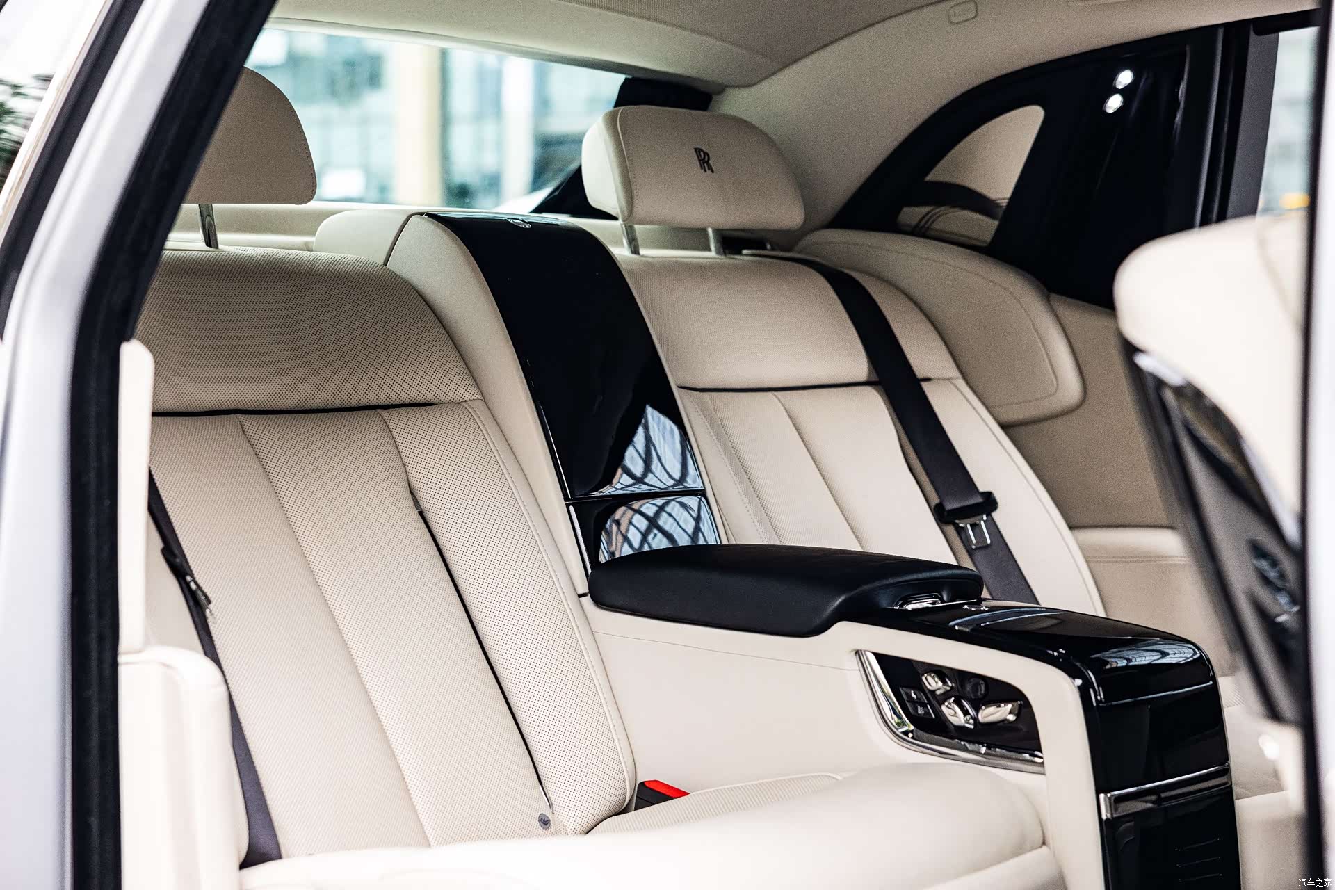 Rolls-Royce Phantom, 2018 17