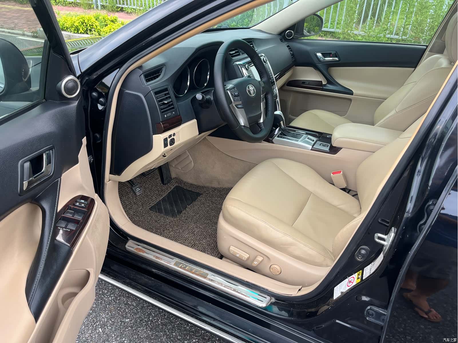 Toyota 2.5V, 2013 8
