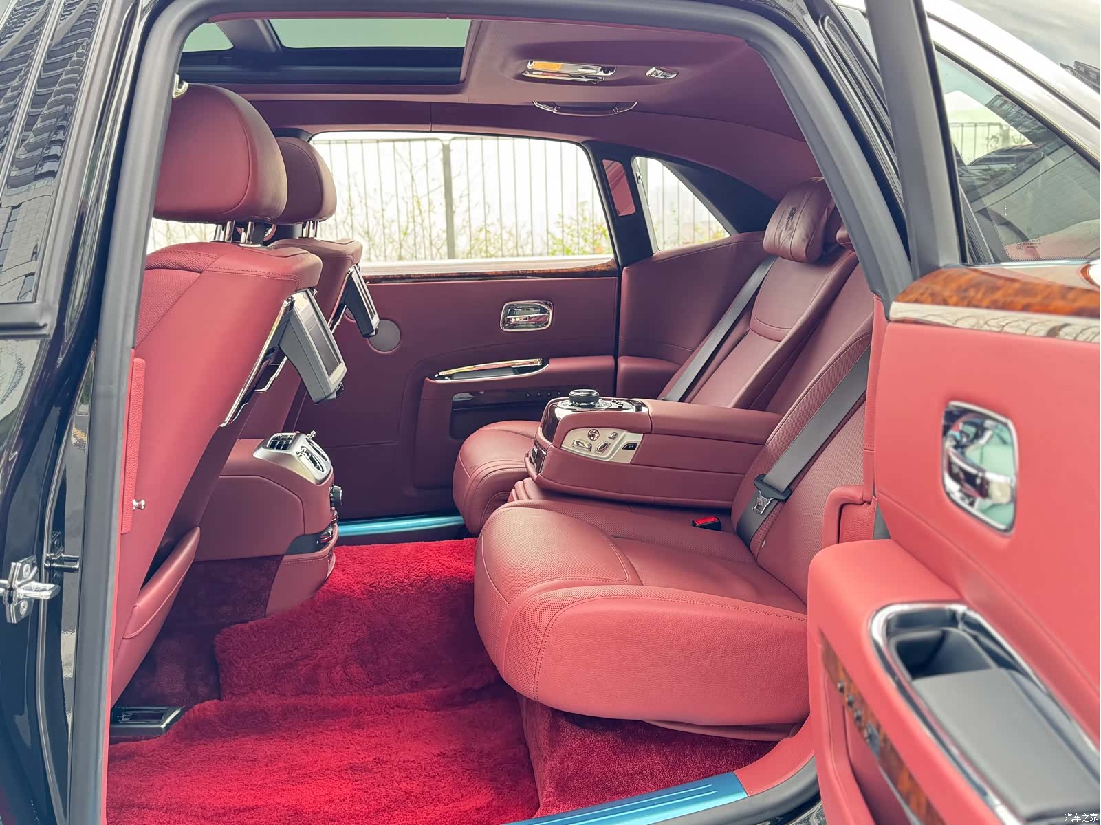 Rolls-Royce Ghost, 2017 23