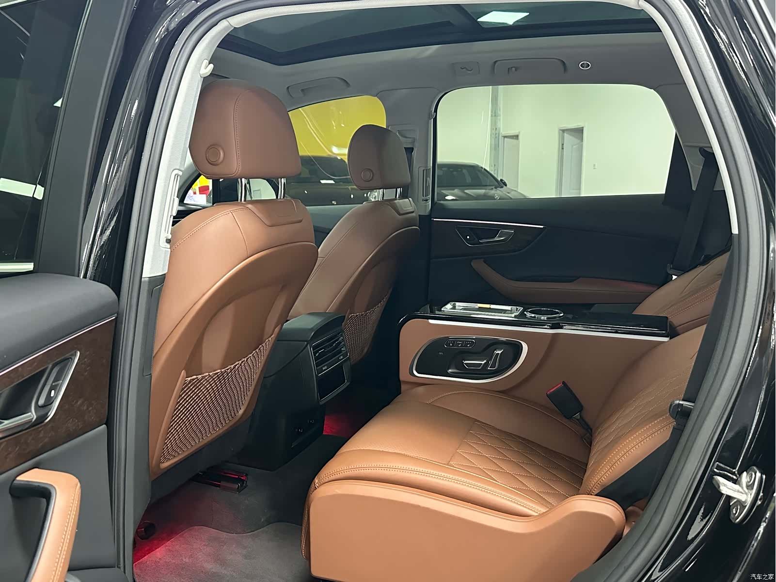 Audi Q7, 2023 все фото