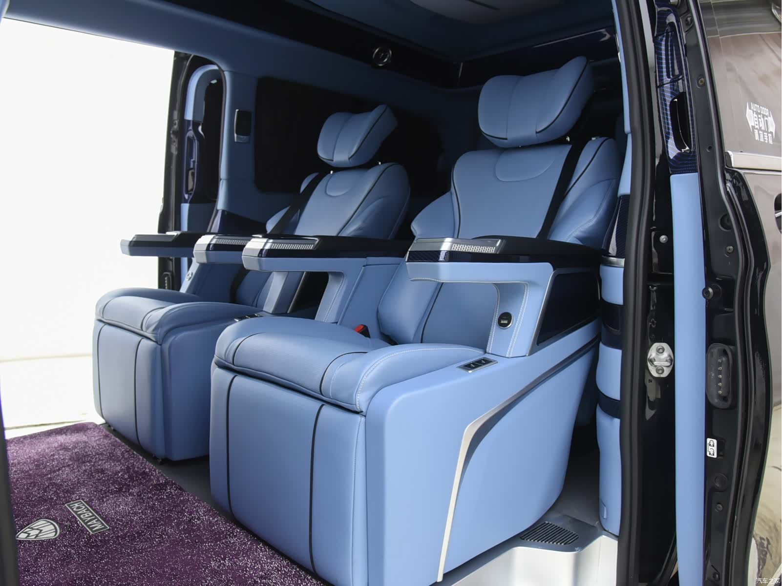 Mercedes-Benz 7, 2023 13