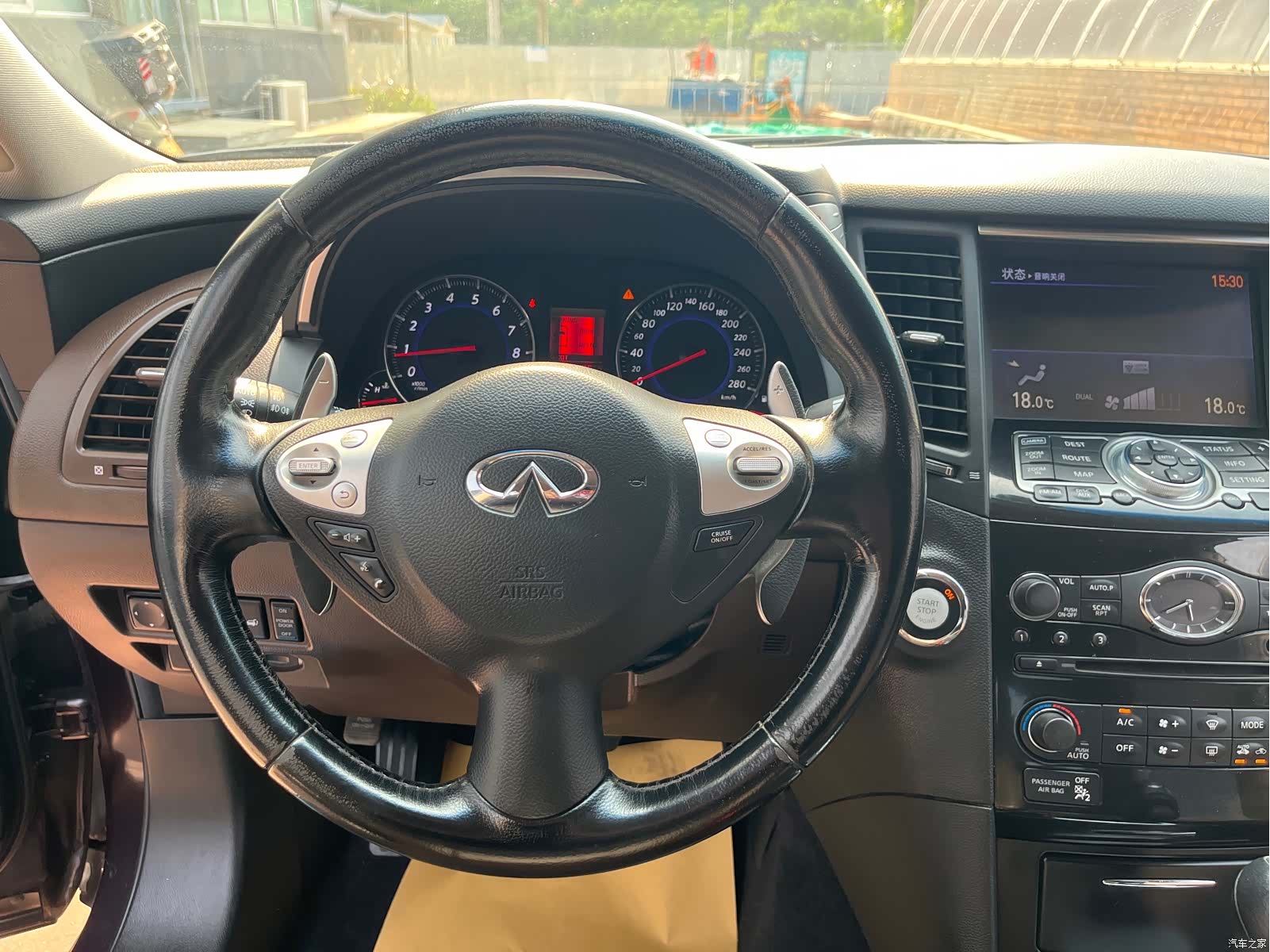 Infiniti FX35, 2012 19