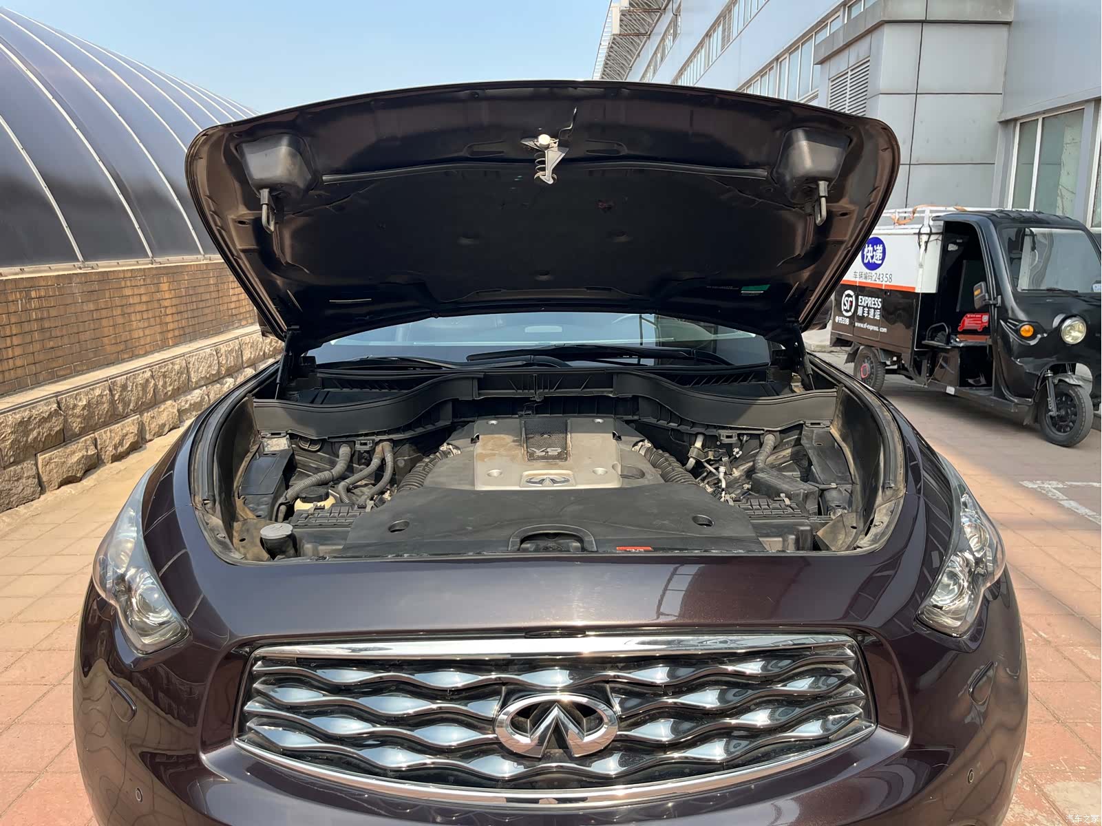 Infiniti FX35, 2012 21