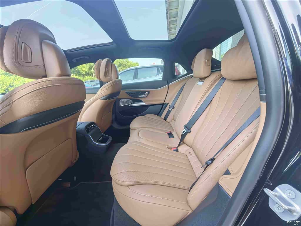 Mercedes-Benz E-Class, 2025 6