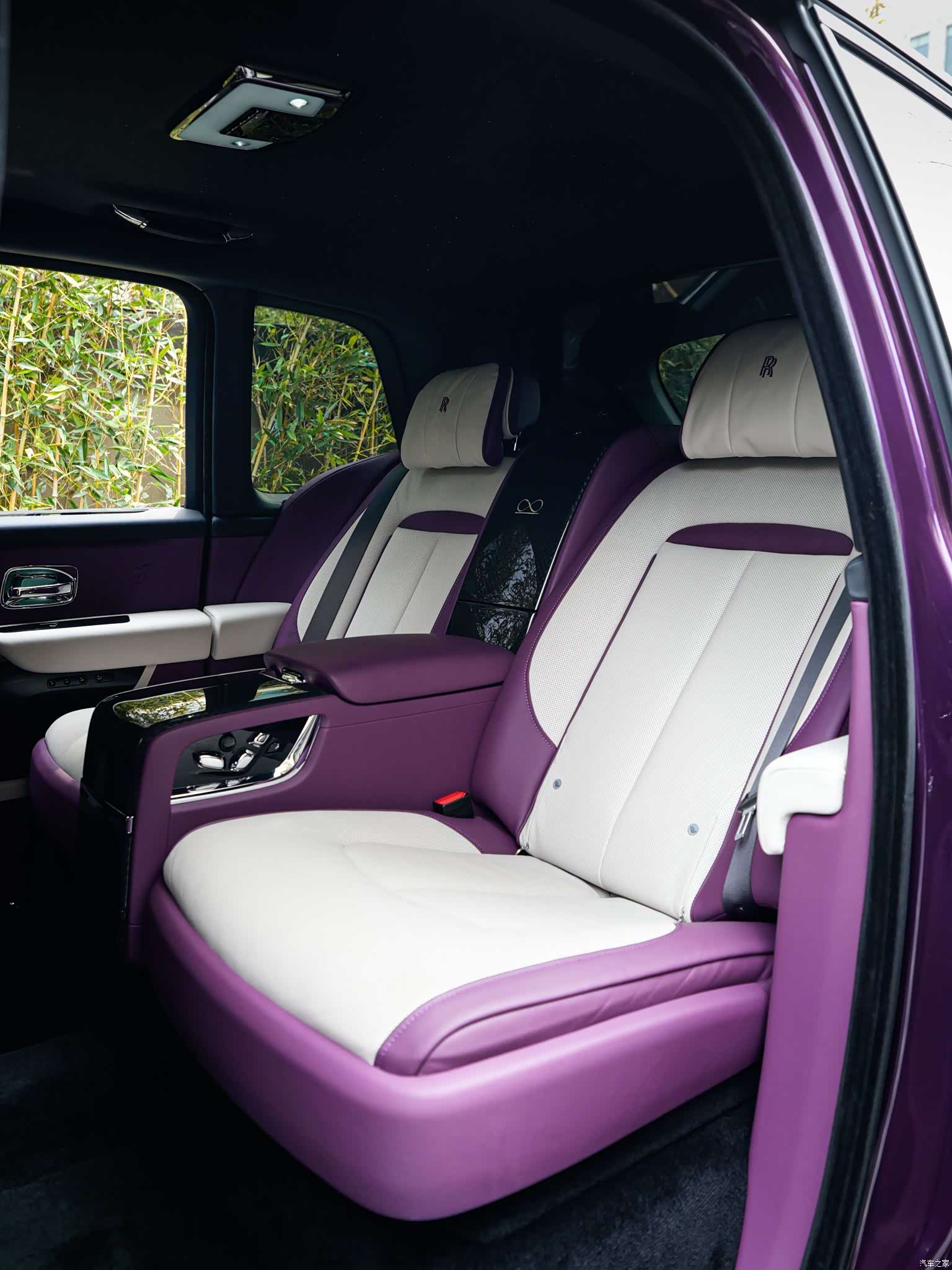 Rolls-Royce Cullinan, 2022 11