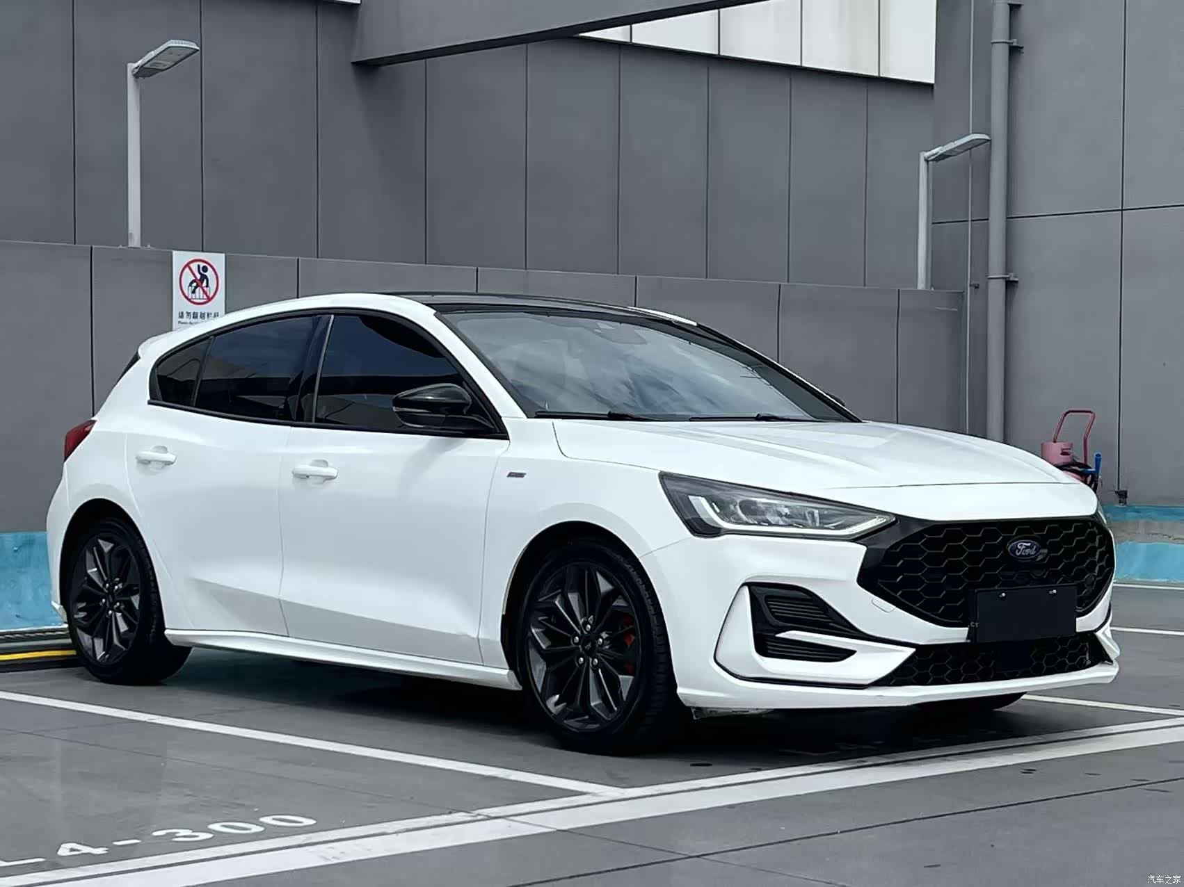 Ford Focus, 2022 3
