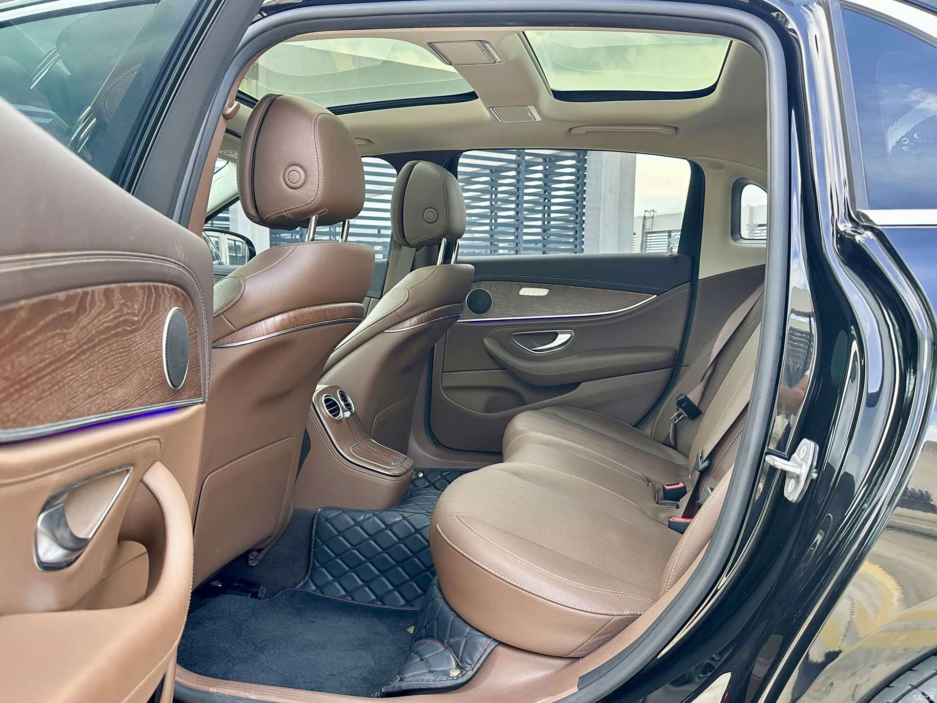 Mercedes-Benz E-Class, 2023 8