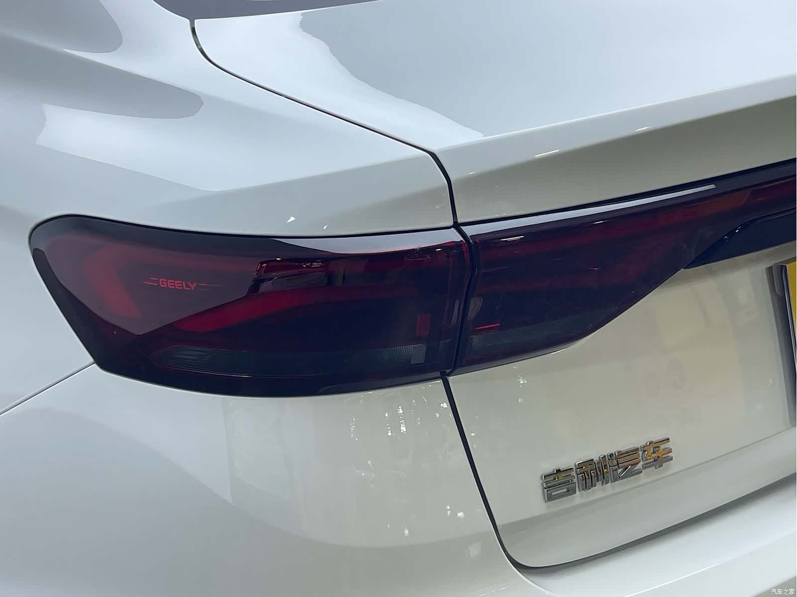 Geely Emgrand, 2026 10