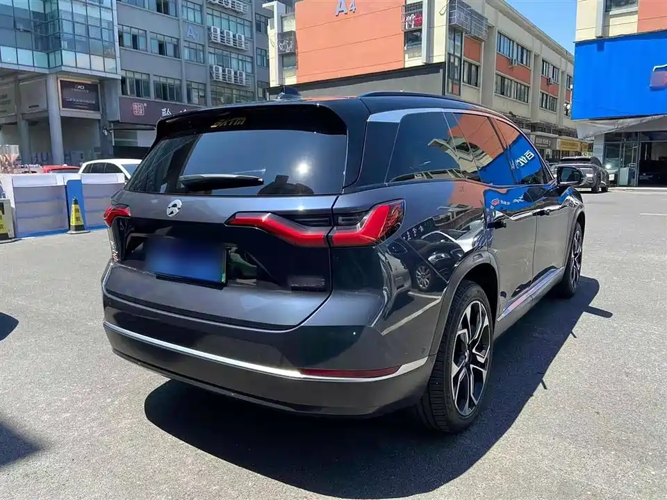 NIO ES8