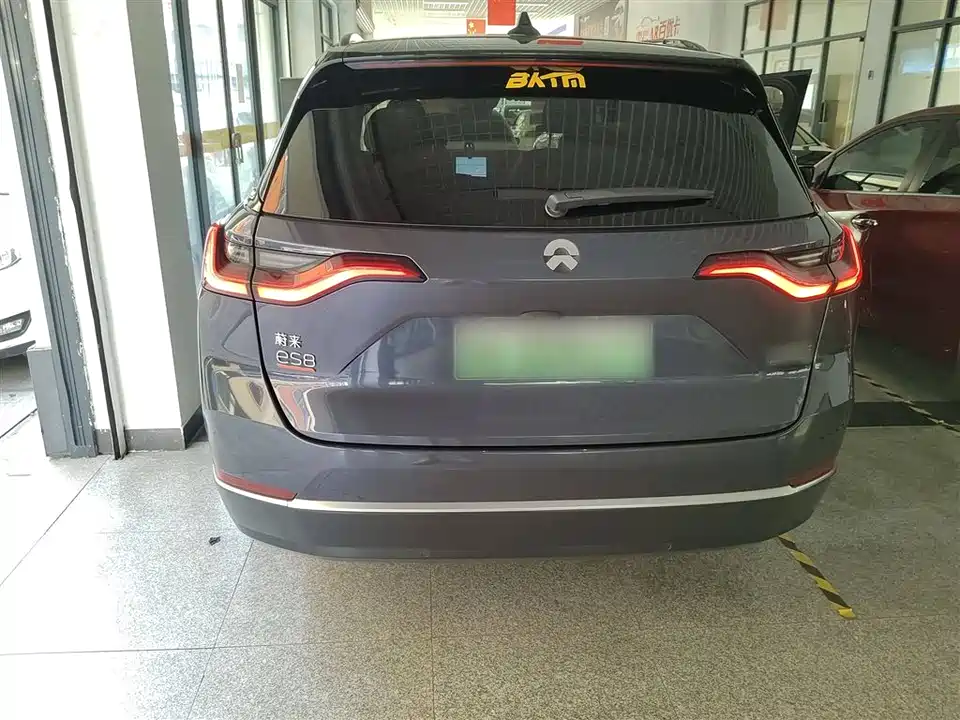 NIO ES8