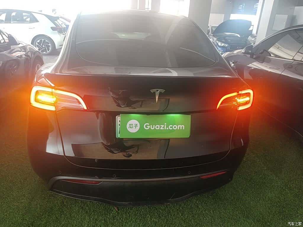 Tesla Model Y, 2024 6
