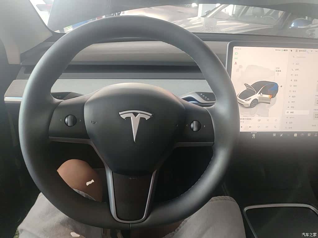 Tesla Model Y, 2024 11