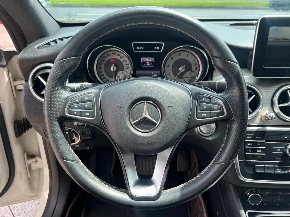 Mercedes-Benz CLA