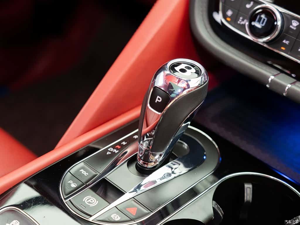 Bentley Bentayga, 2022 18