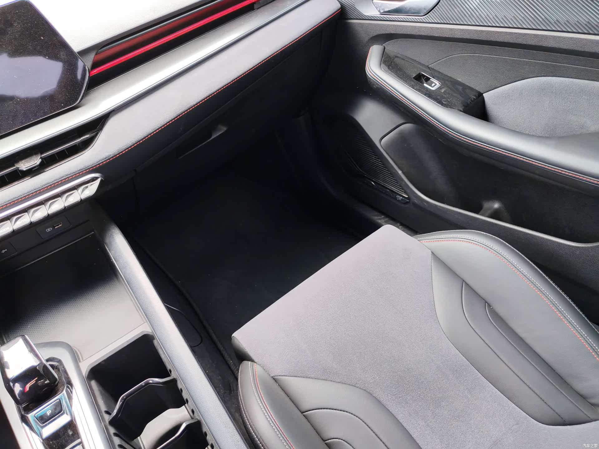 Geely Binray, 2022 10
