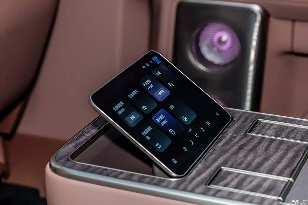 NIO ES9, 2026 12