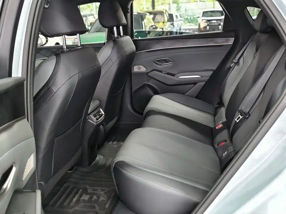 BYD Qin L