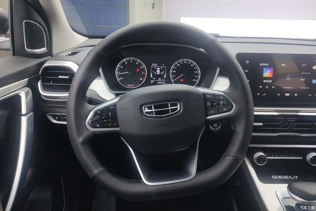 Geely Coolray, 2025 15