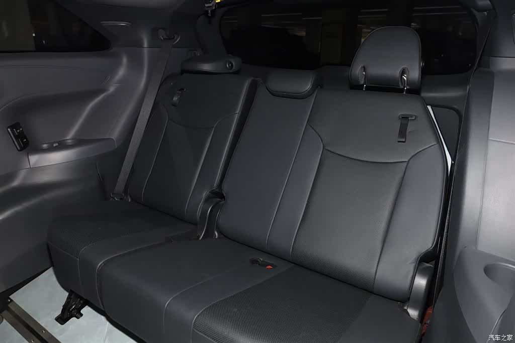 Toyota Granvia, 2024 19
