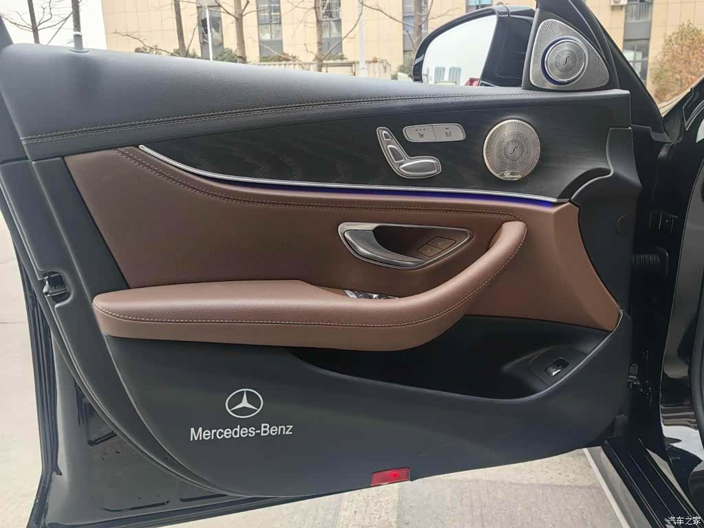 Mercedes-Benz E-Class, 2022 4