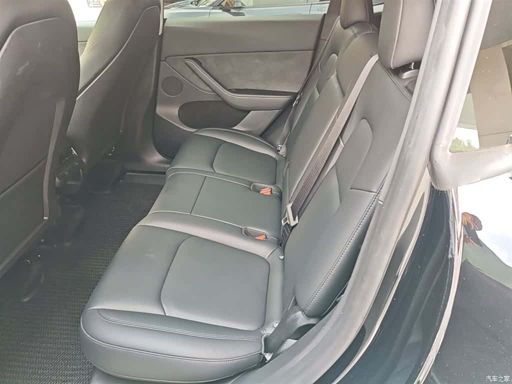 Tesla Model Y, 2023 17
