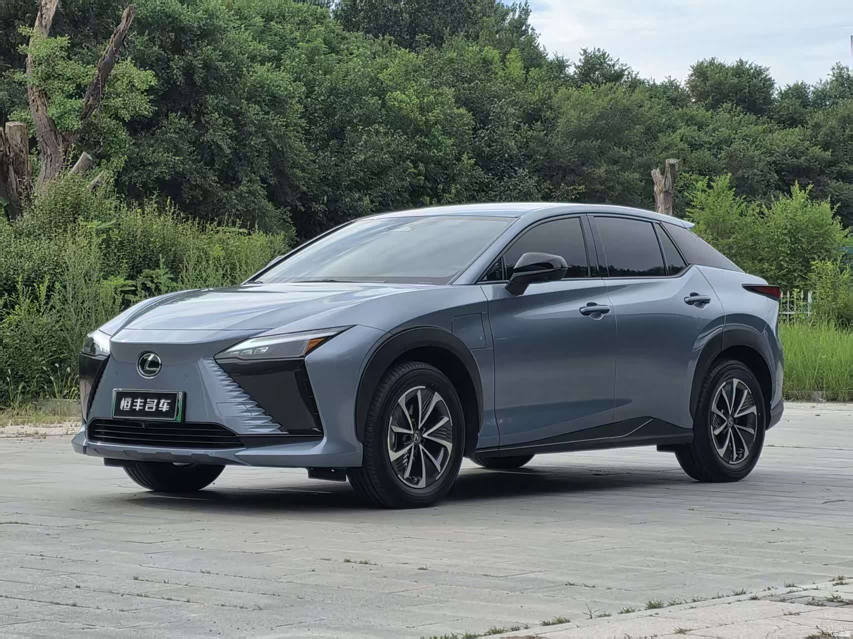 Lexus RZ, 2024 1
