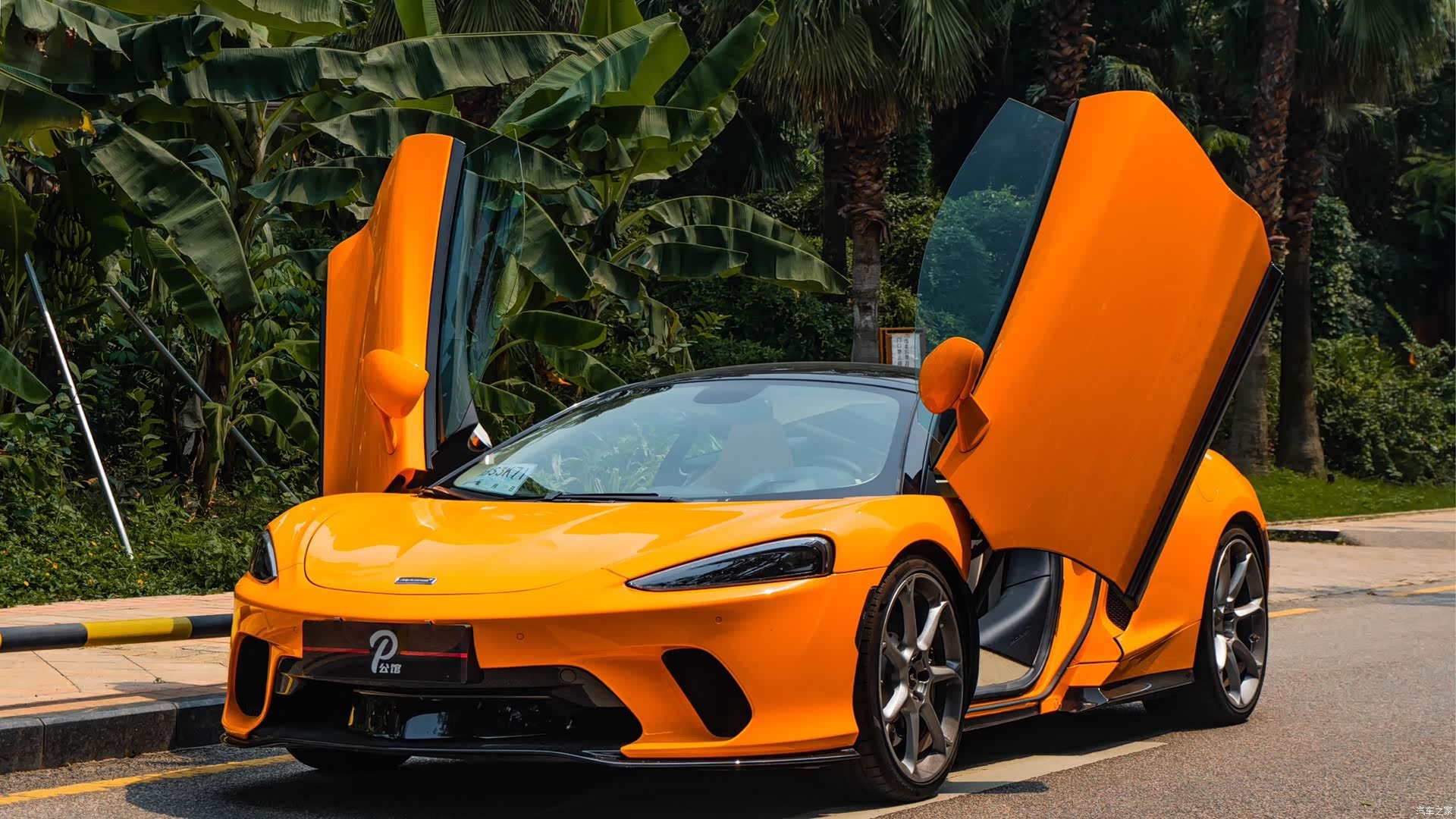 McLaren GT