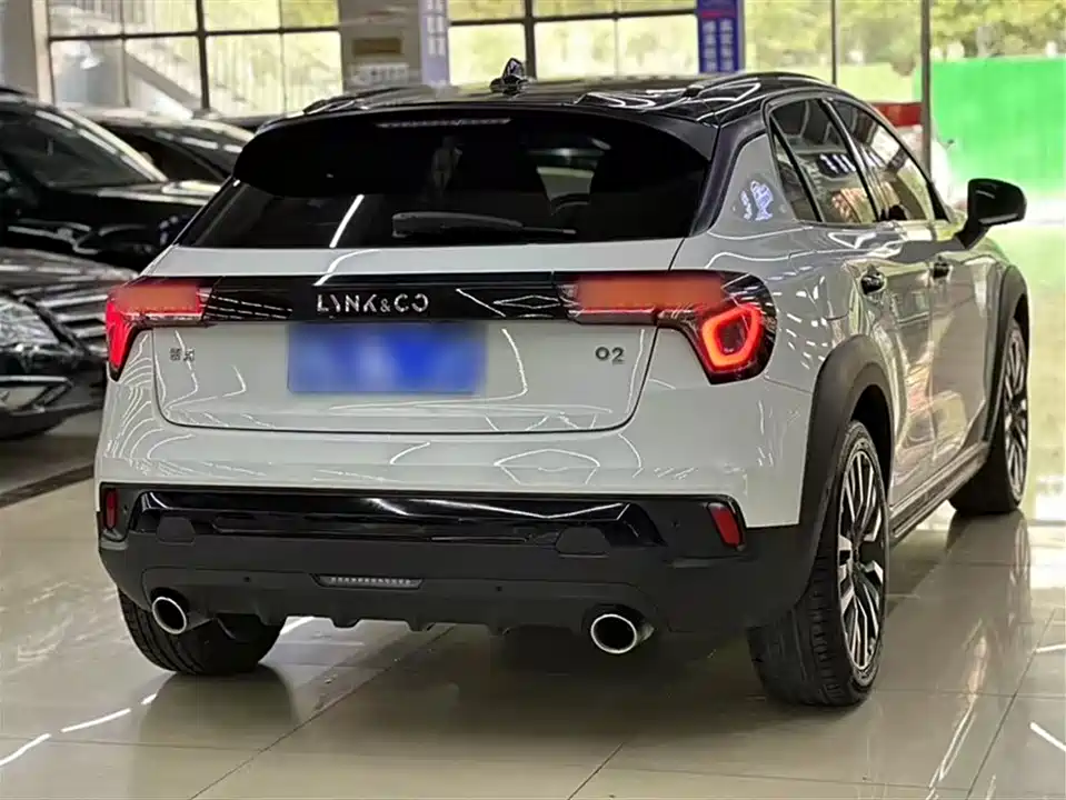 Lynk & Co 02