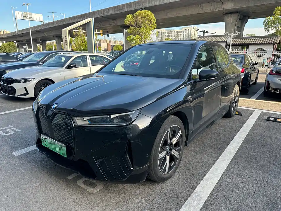 BMW iX