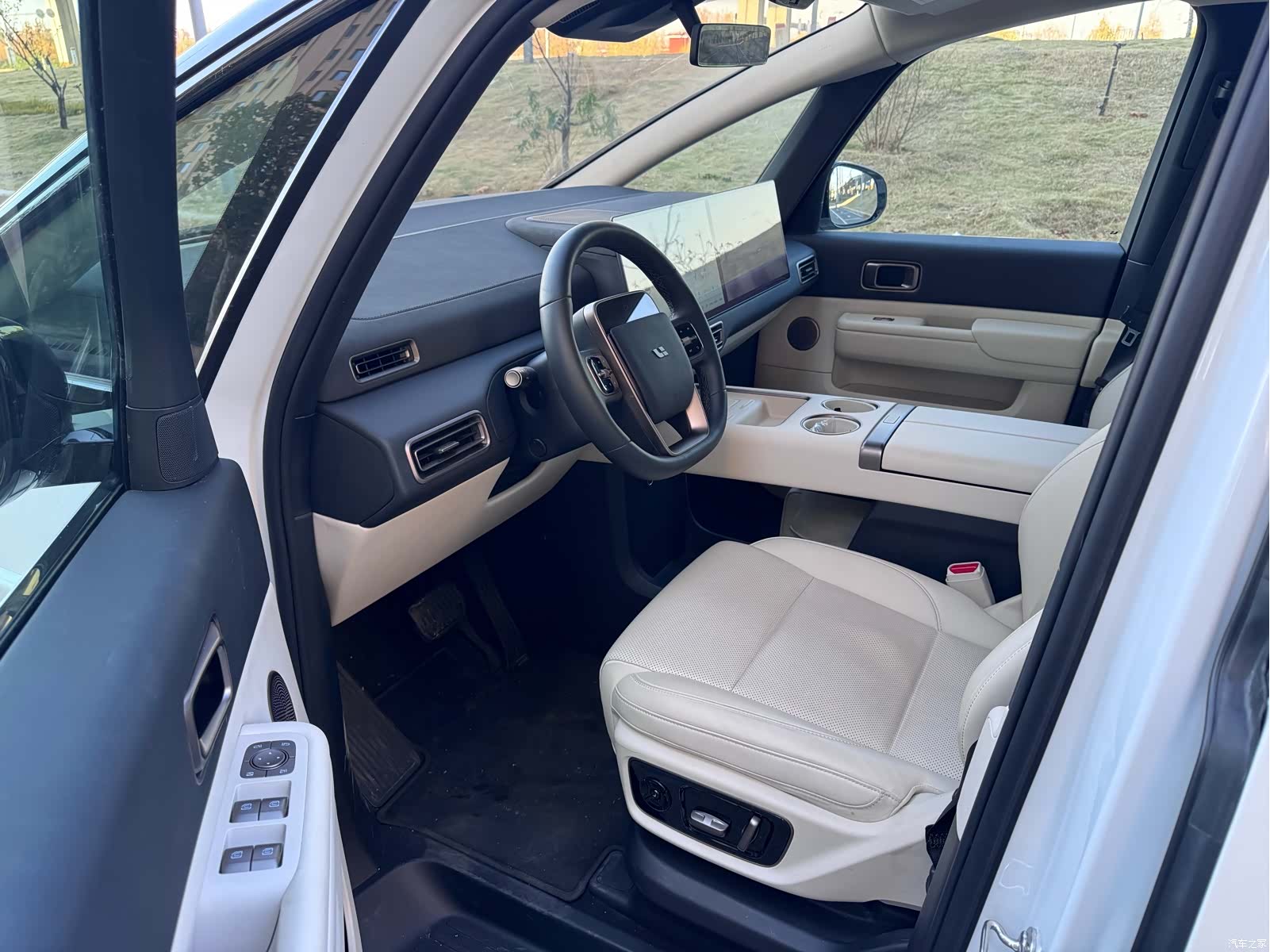 Li Auto MEGA, 2025 4