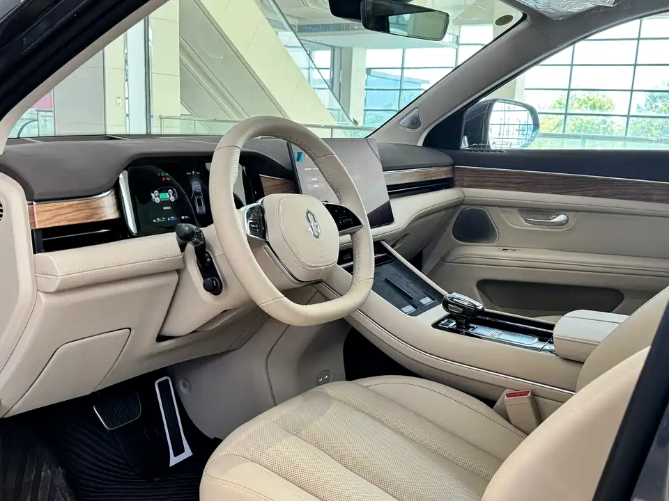 AITO Ask the world M7