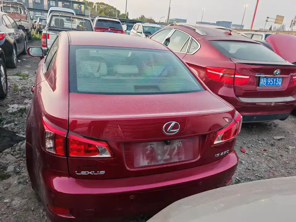Lexus IS