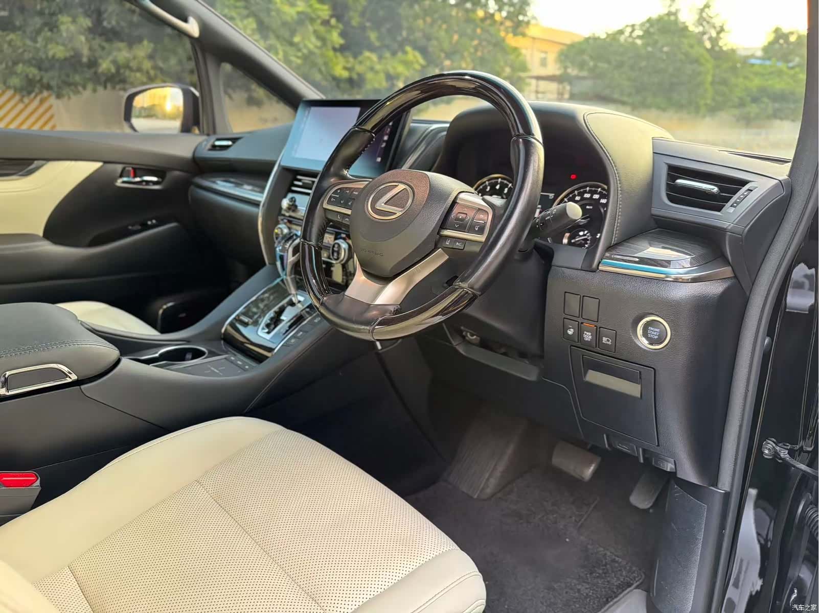 Lexus LM, 2021 7