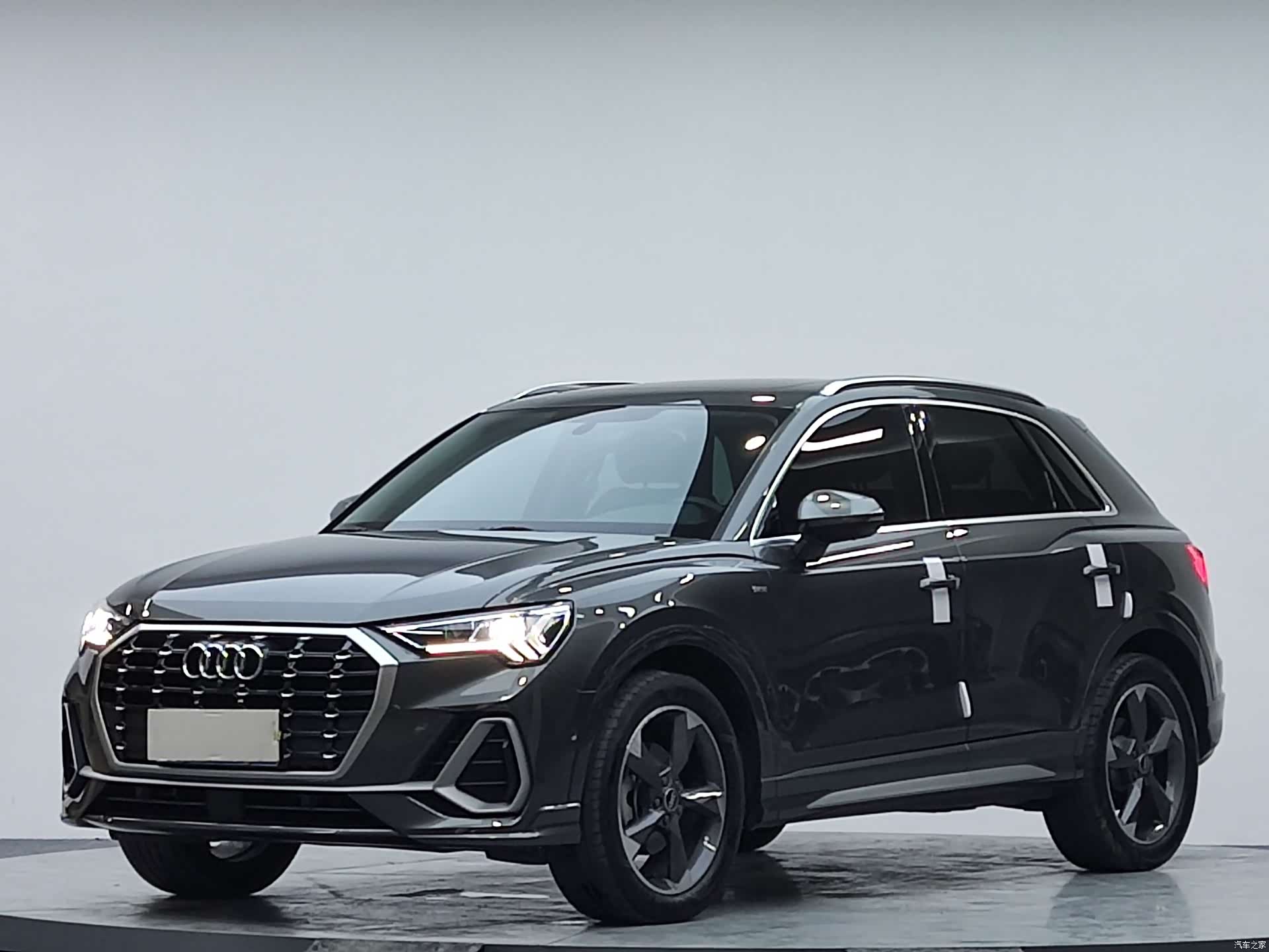 Audi Q3, 2023 1