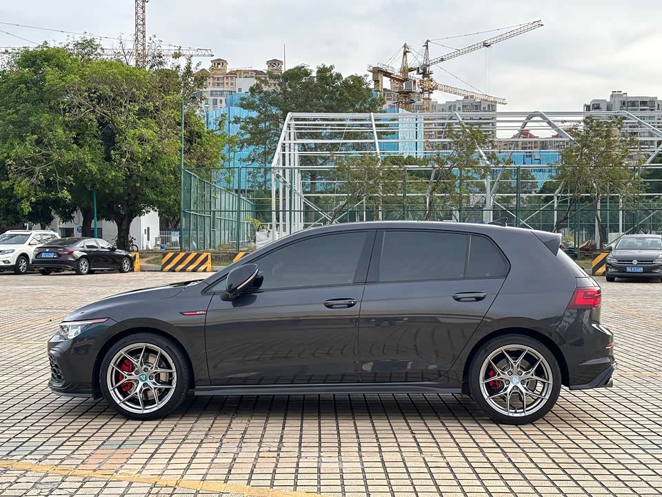 Volkswagen Golf GTI