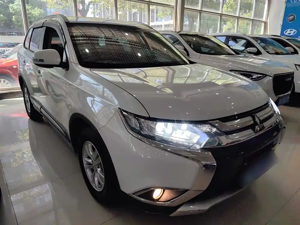 Mitsubishi Outlander Mitsubishi Outlander