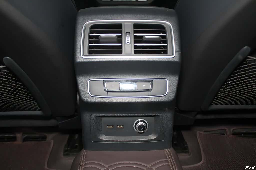 Audi Q5L, 2025 11