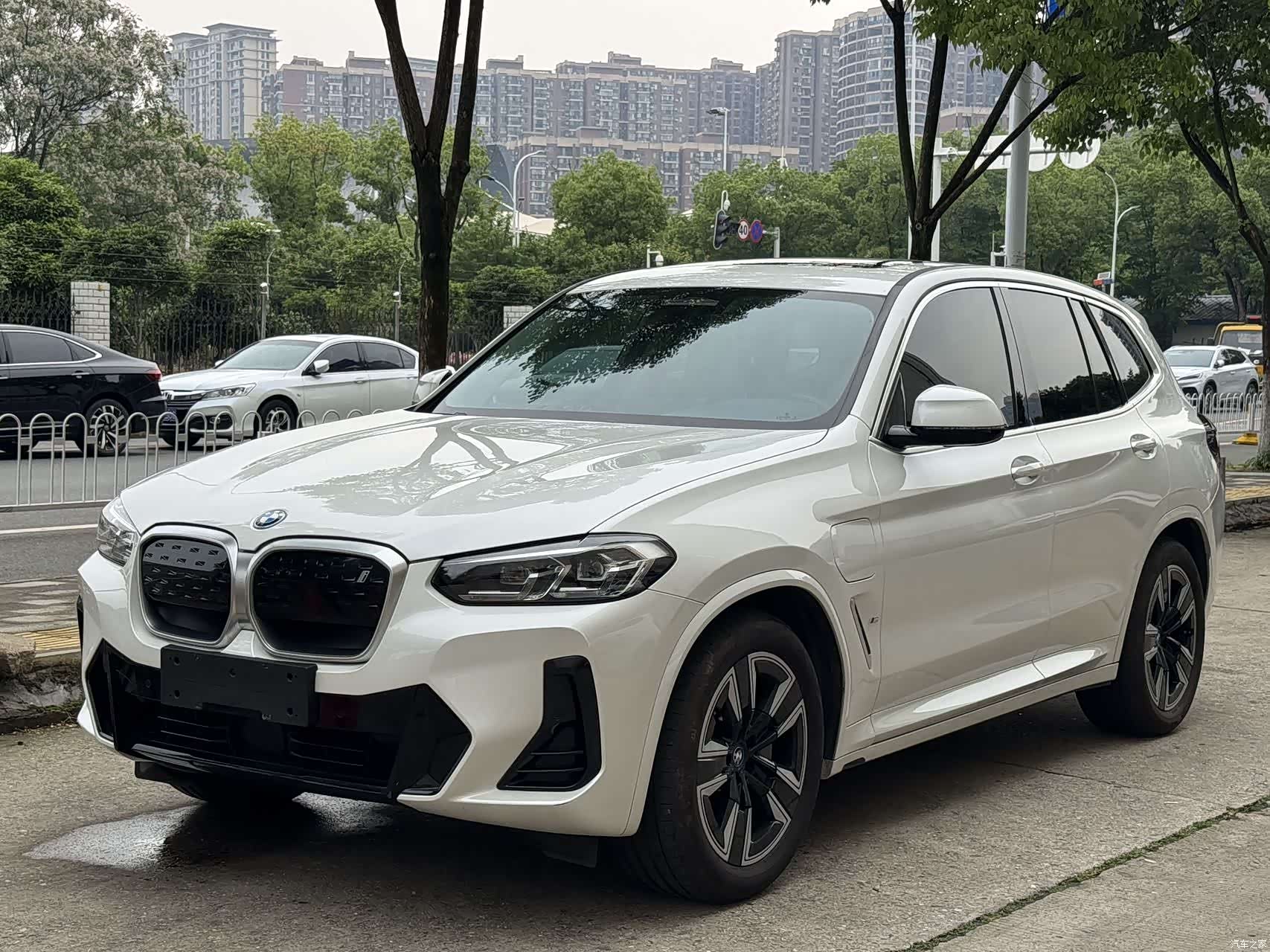 BMW iX3, 2023 1