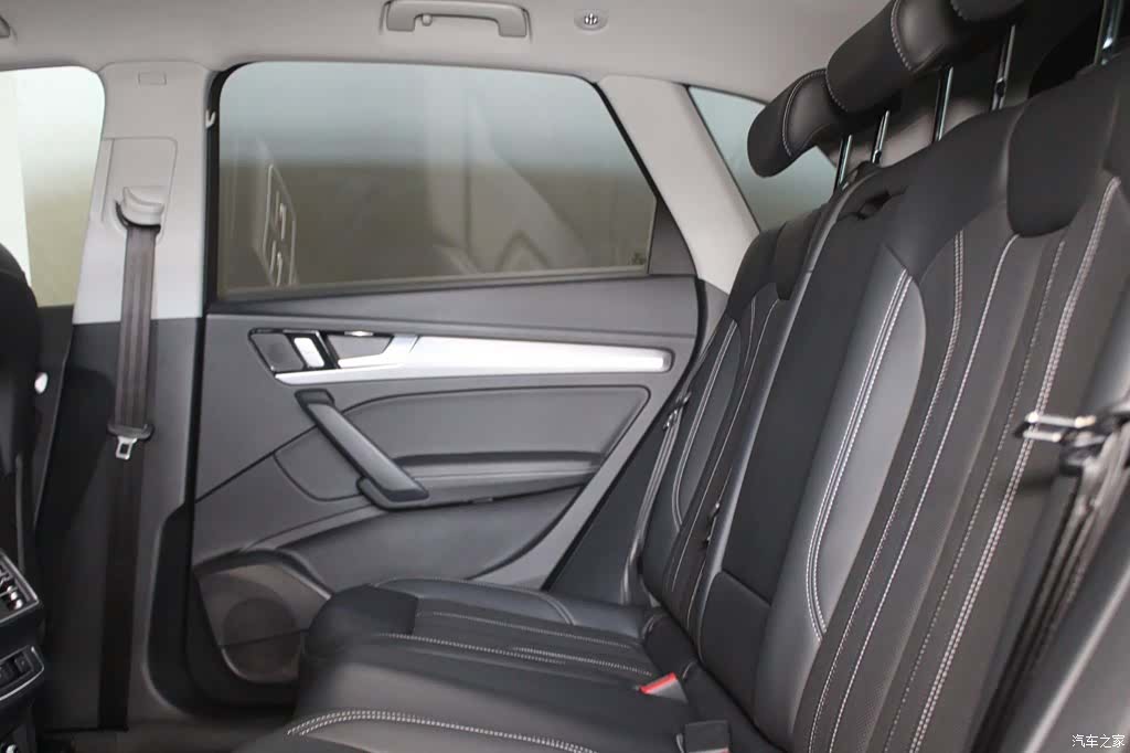 Audi Q5L, 2025 9