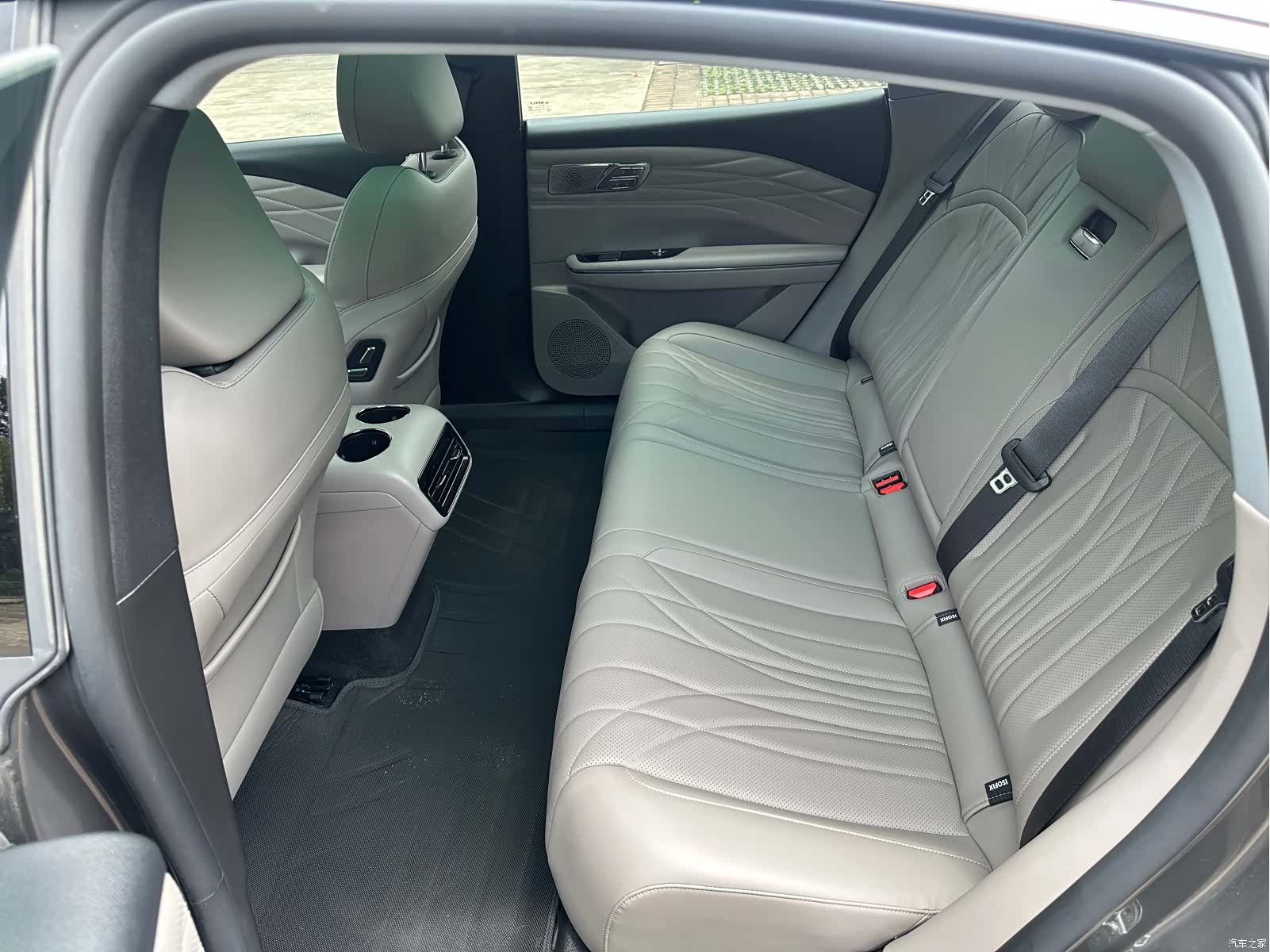 Geely 8, 2025 29