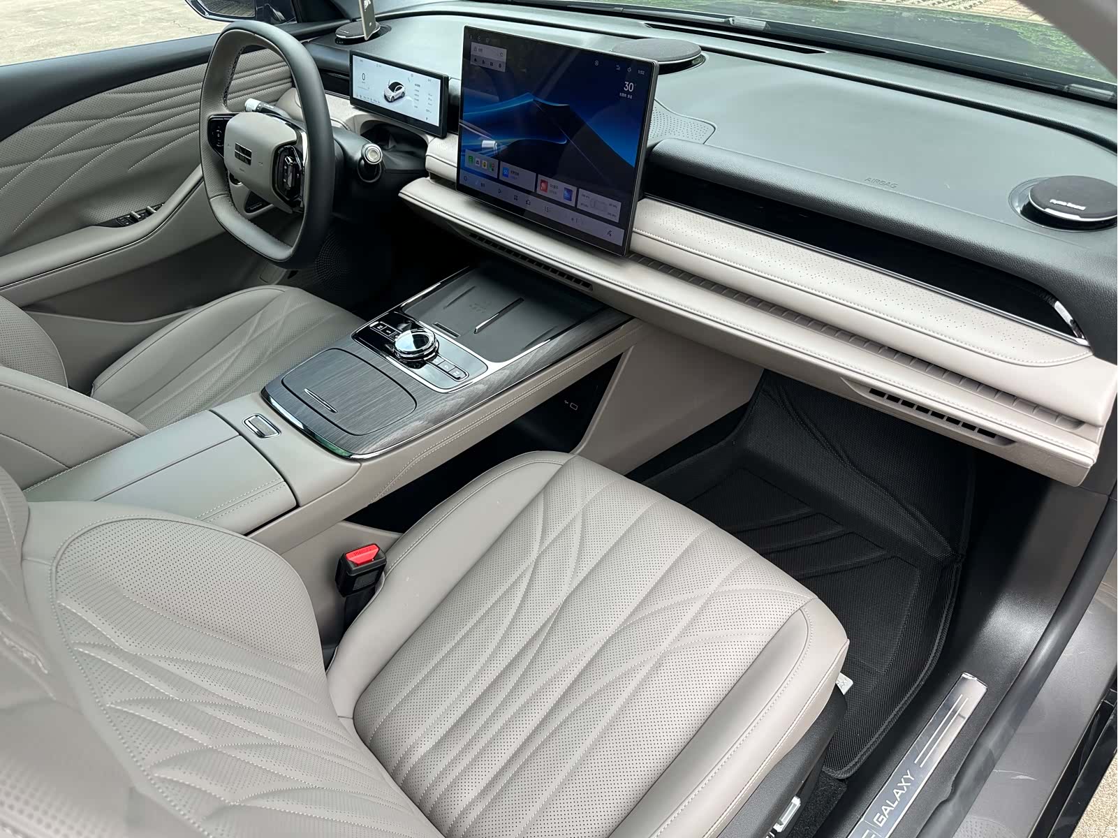 Geely 8, 2025 33
