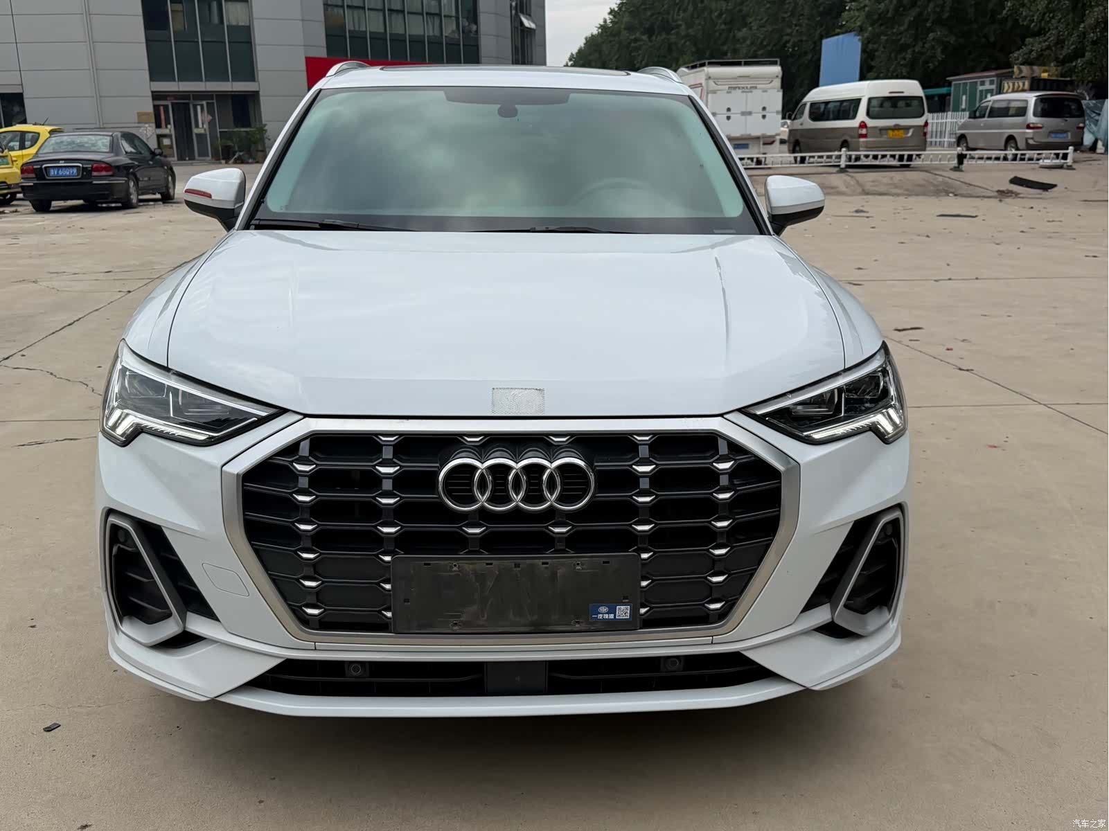 Audi Q3, 2022 2