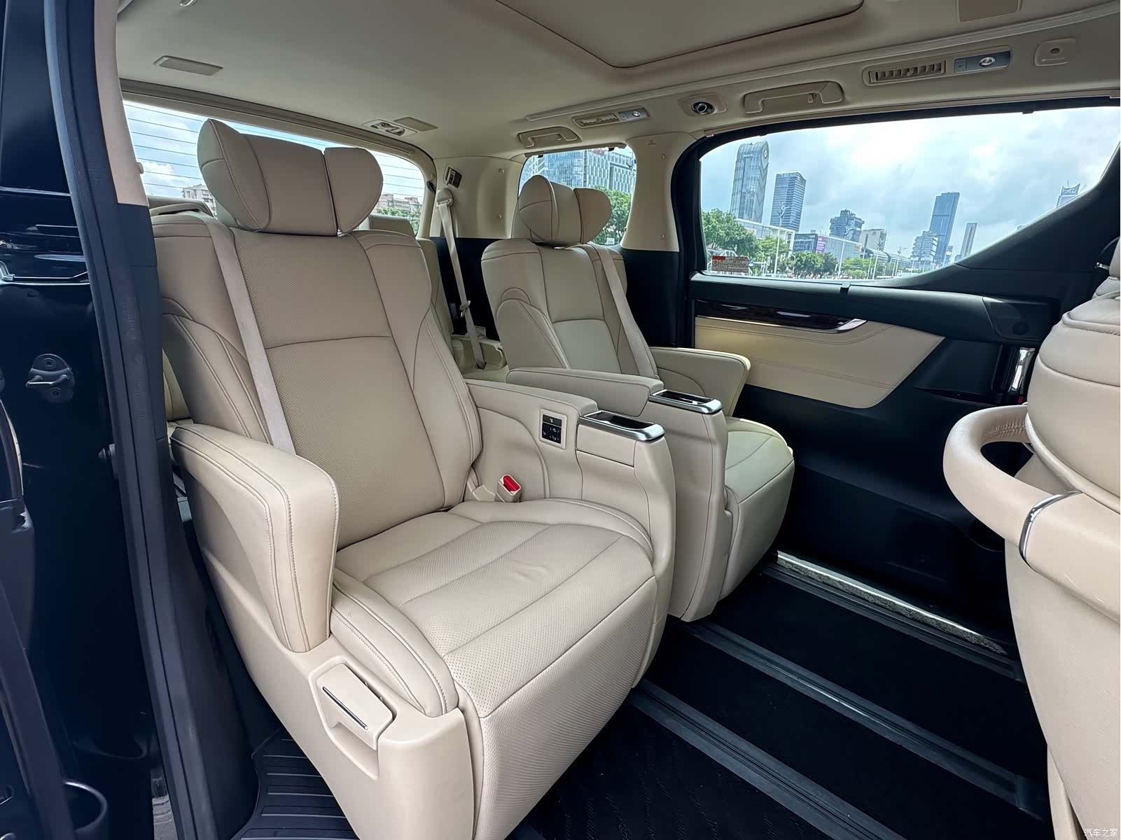 Toyota Alphard, 2019 11