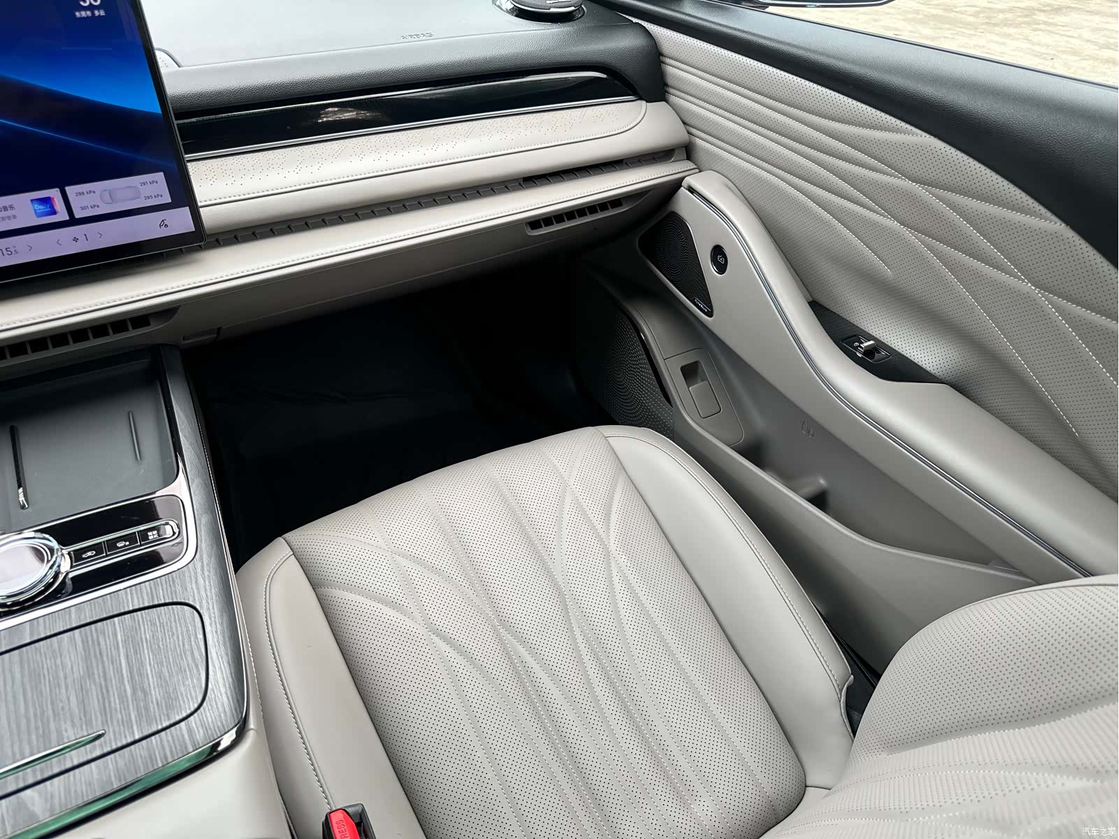 Geely 8, 2025 24